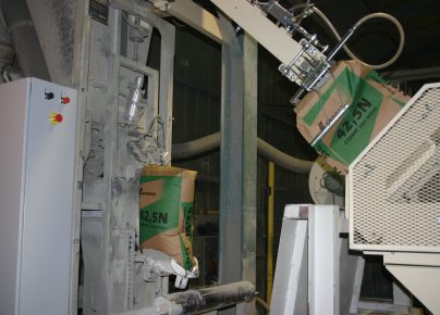 Applicateur automatique de sacs ciment